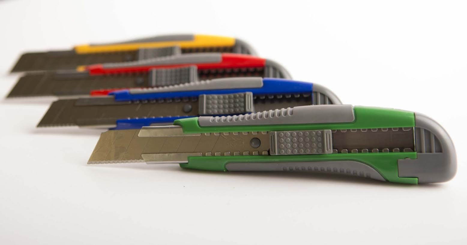 סכין חיתוך דשא סינטטי