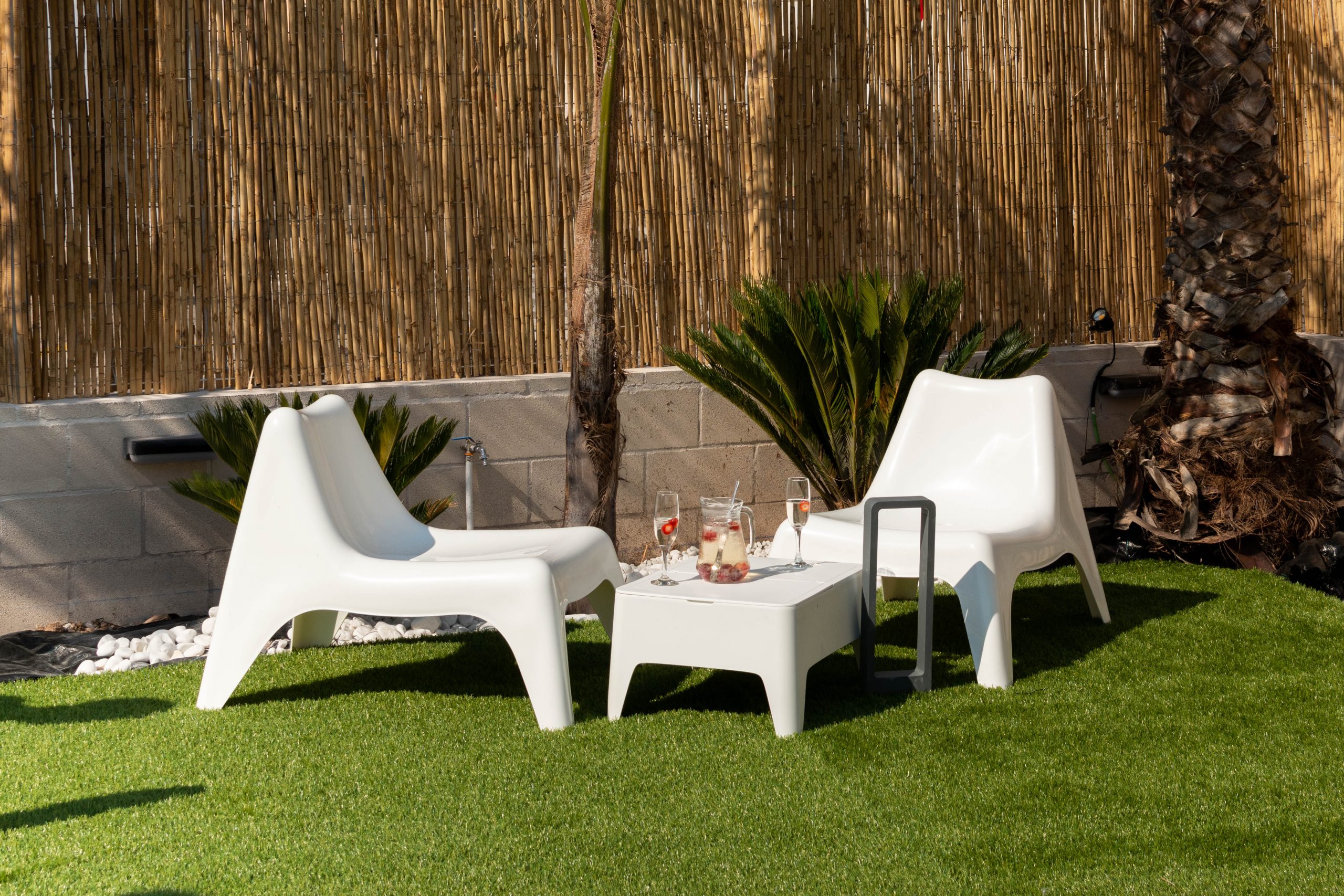 דשא סינטטי וגדרות במבוק לגינה