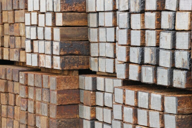 אדני רכבת מעץ